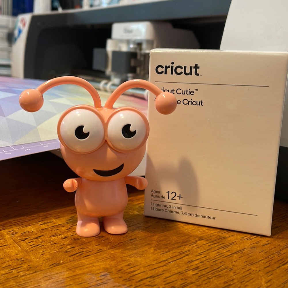 Cricut cutie- Coral NWOT